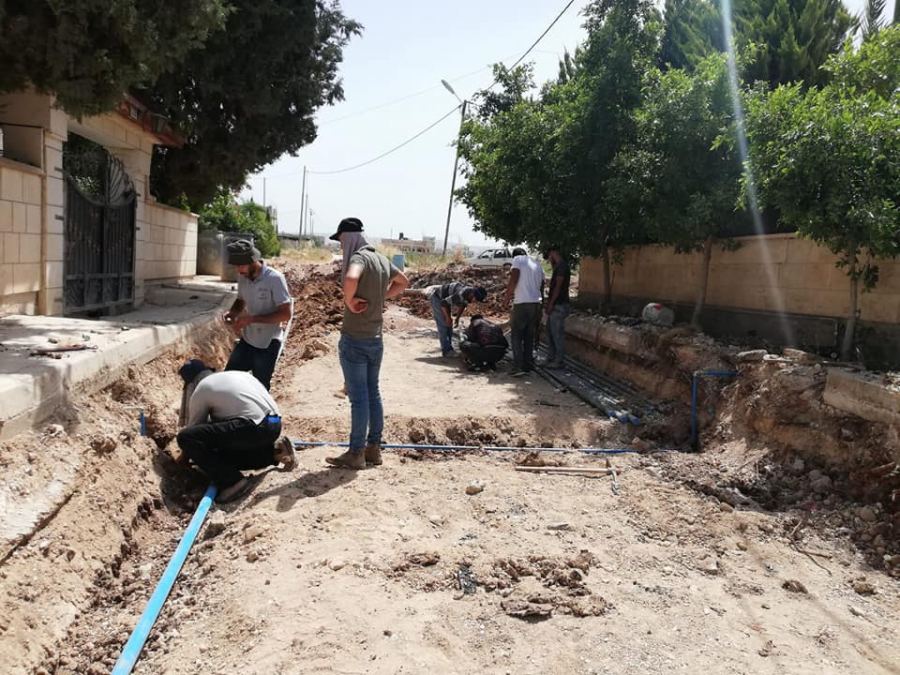 تمديد خطوط مياه مع اعادة تاهيل شبكة المياه في منطقة شارع الناصر